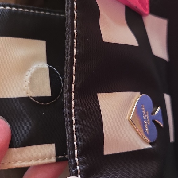 Kate Spade B&W Berry Street Elise Nylon Tote w/Pink Straps, Storybook Lining - Picture 6 of 9